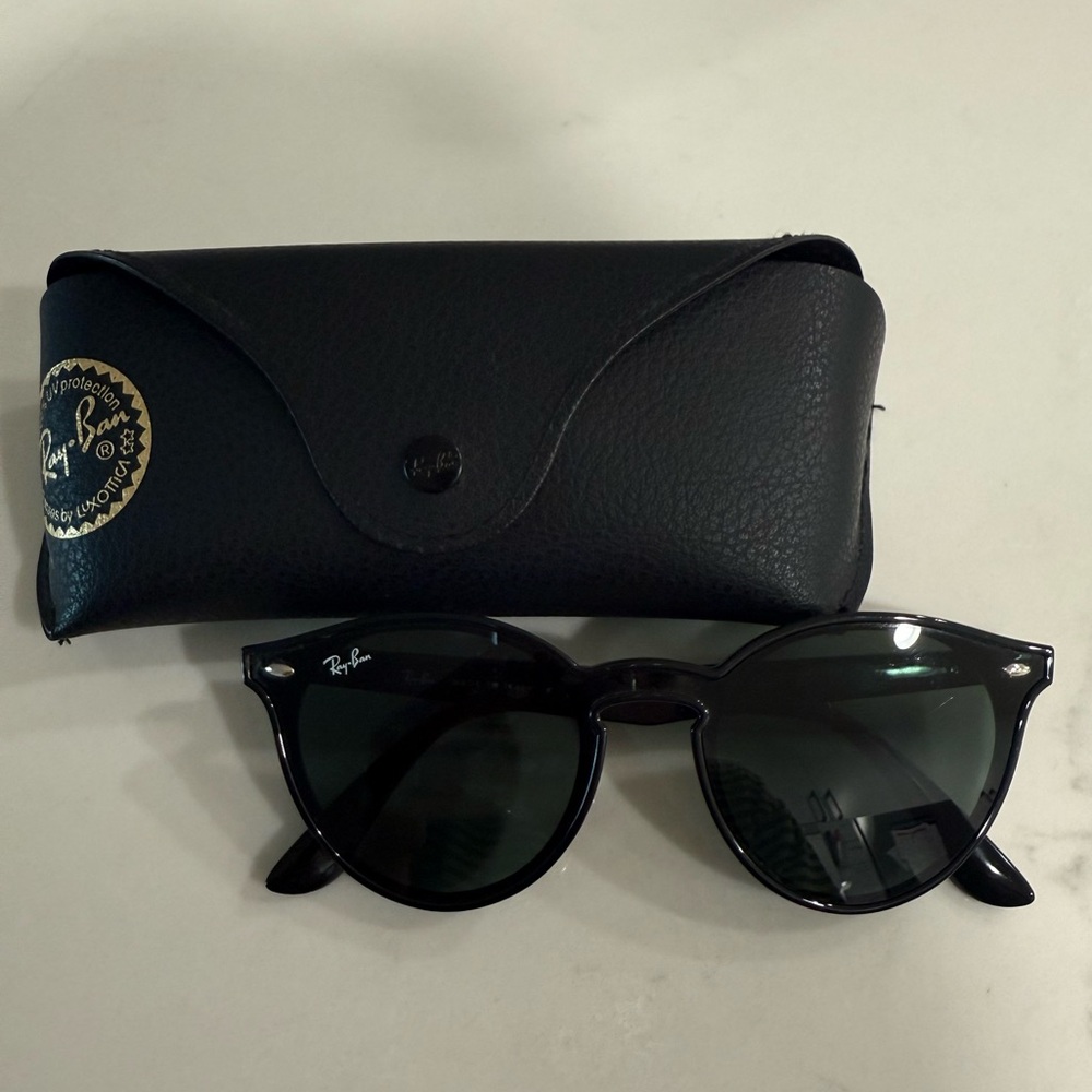 Ray Ban black sunglasses